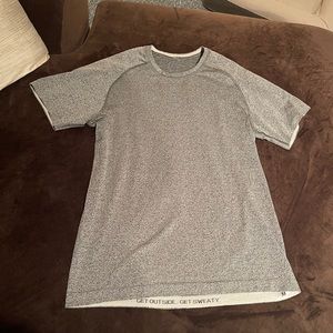 LULULEMON MENS GREY TEE